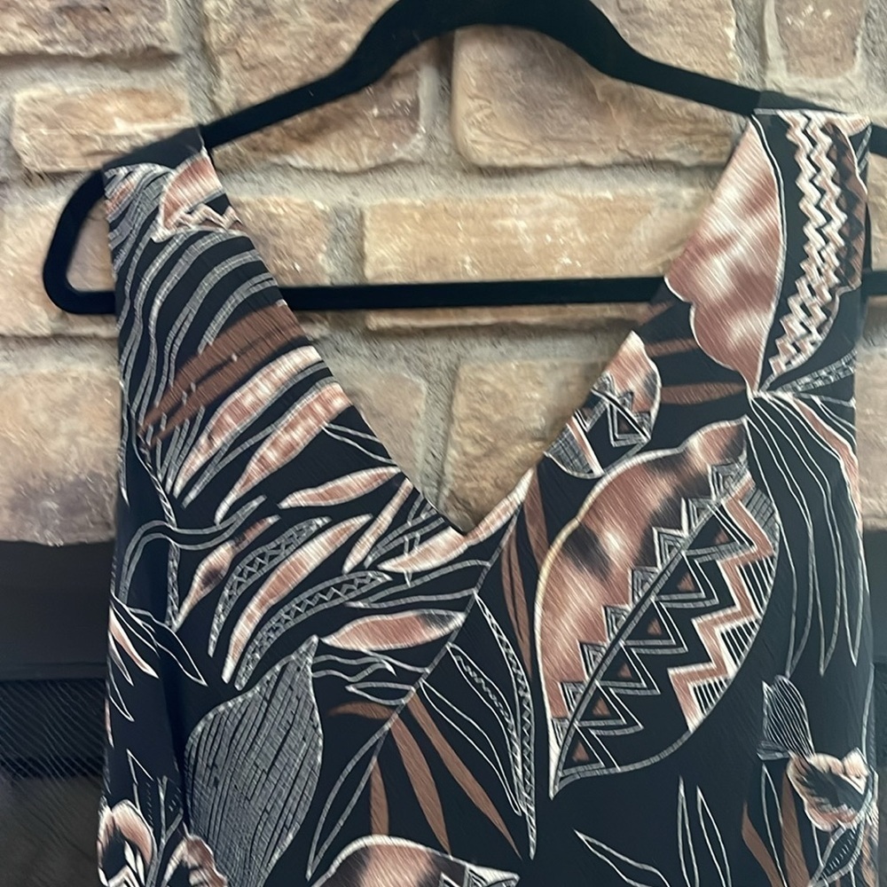 Black and tan double V neck dress with leaf pattern and rows of ruffles. 16W - Picture 7 of 11
